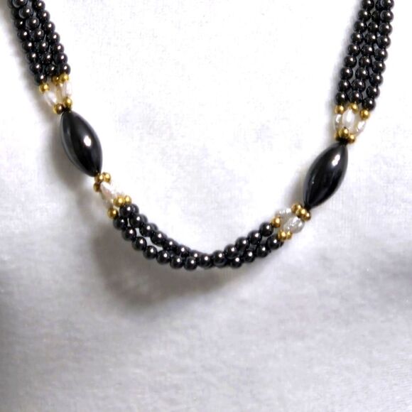 NWOT! Beaded Necklace - Picture 4 of 8